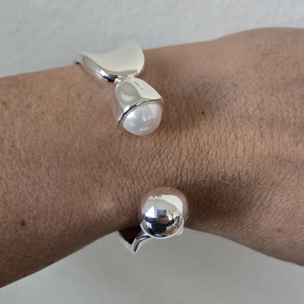 Uno De 50 • Silver Cuff Bracelet with Pearl Accents